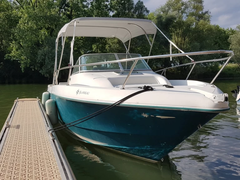 Hire Motorboat Jeanneau with a boat licence