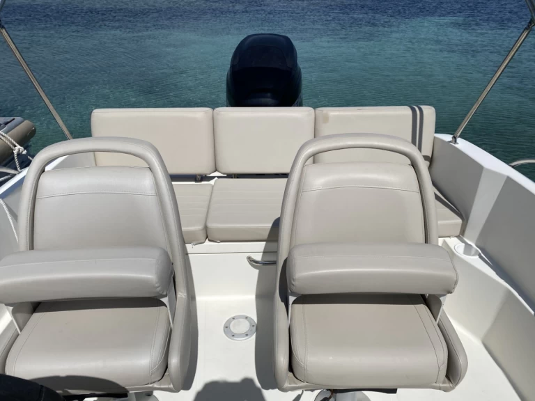 Motorboat to hire Port Camille Rayon at the best price