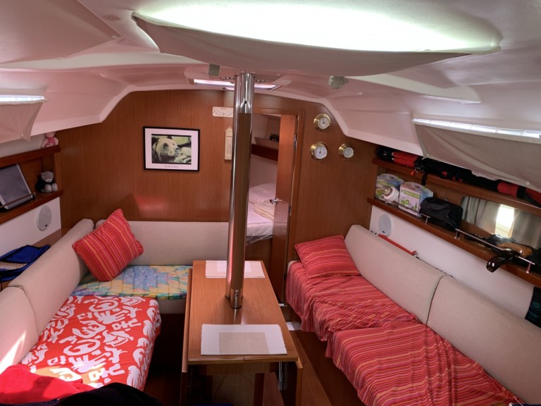 Sailboat to hire Port-Haliguen at the best price