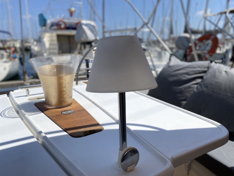 Sailboat to hire La Marina de Valencia at the best price