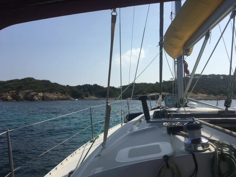 Sailboat hire in Marseille - Bénéteau Oceanis 361