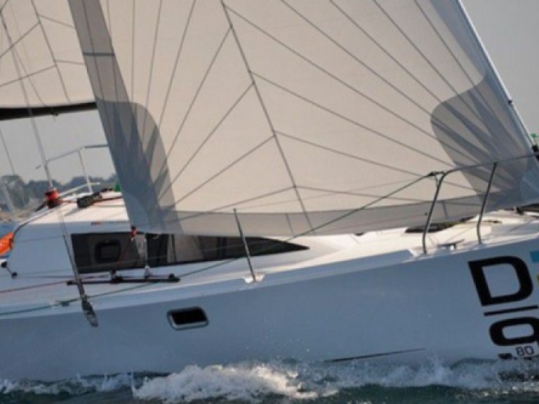 Sailboat to hire La Trinité-sur-Mer at the best price