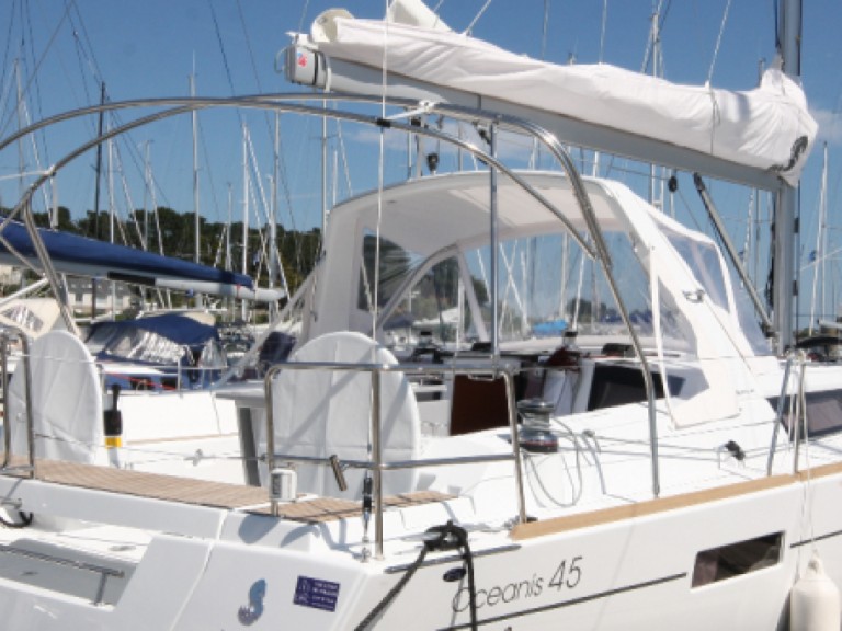 Yacht hire La Trinité-sur-Mer cheap Oceanis 45