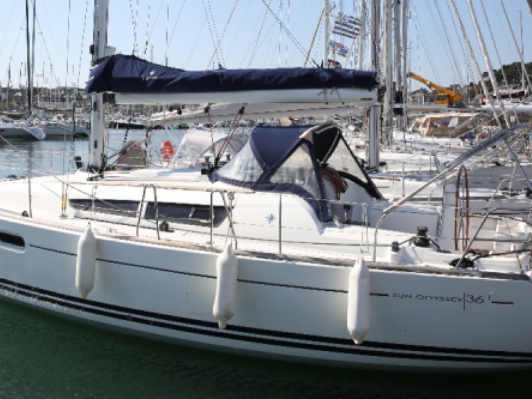 Yacht charter La Trinité-sur-Mer - Jeanneau Sun Odyssey 36i on SamBoat