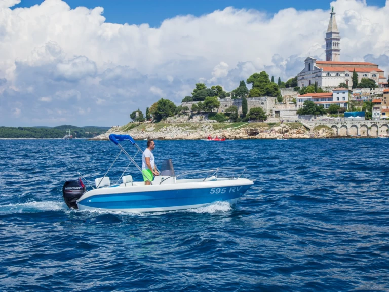 Hire Motorboat Sessa Marine with a boat licence