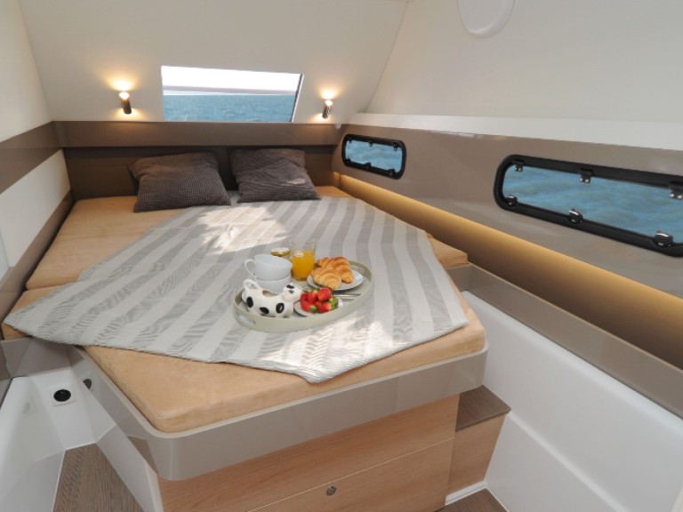 Yacht charter Hyères - 15 BALI 4.1 on SamBoat