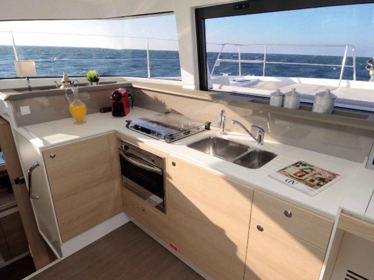 Yacht hire Hyères cheap BALI 4.1