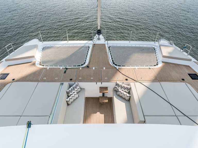 Hire Catamaran Sun Reef with a boat licence