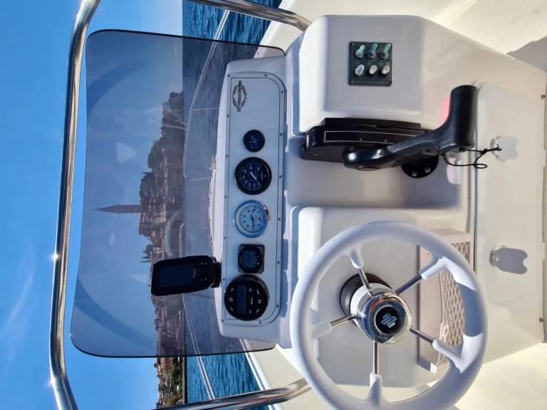Motorboat hire in Rovinj - Sessa Marine Key Largo 17