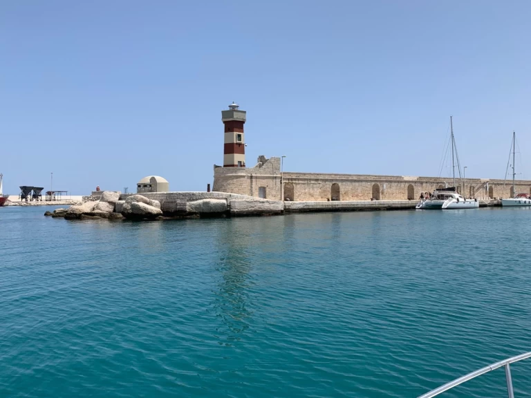Yacht hire Monopoli cheap 565 New
