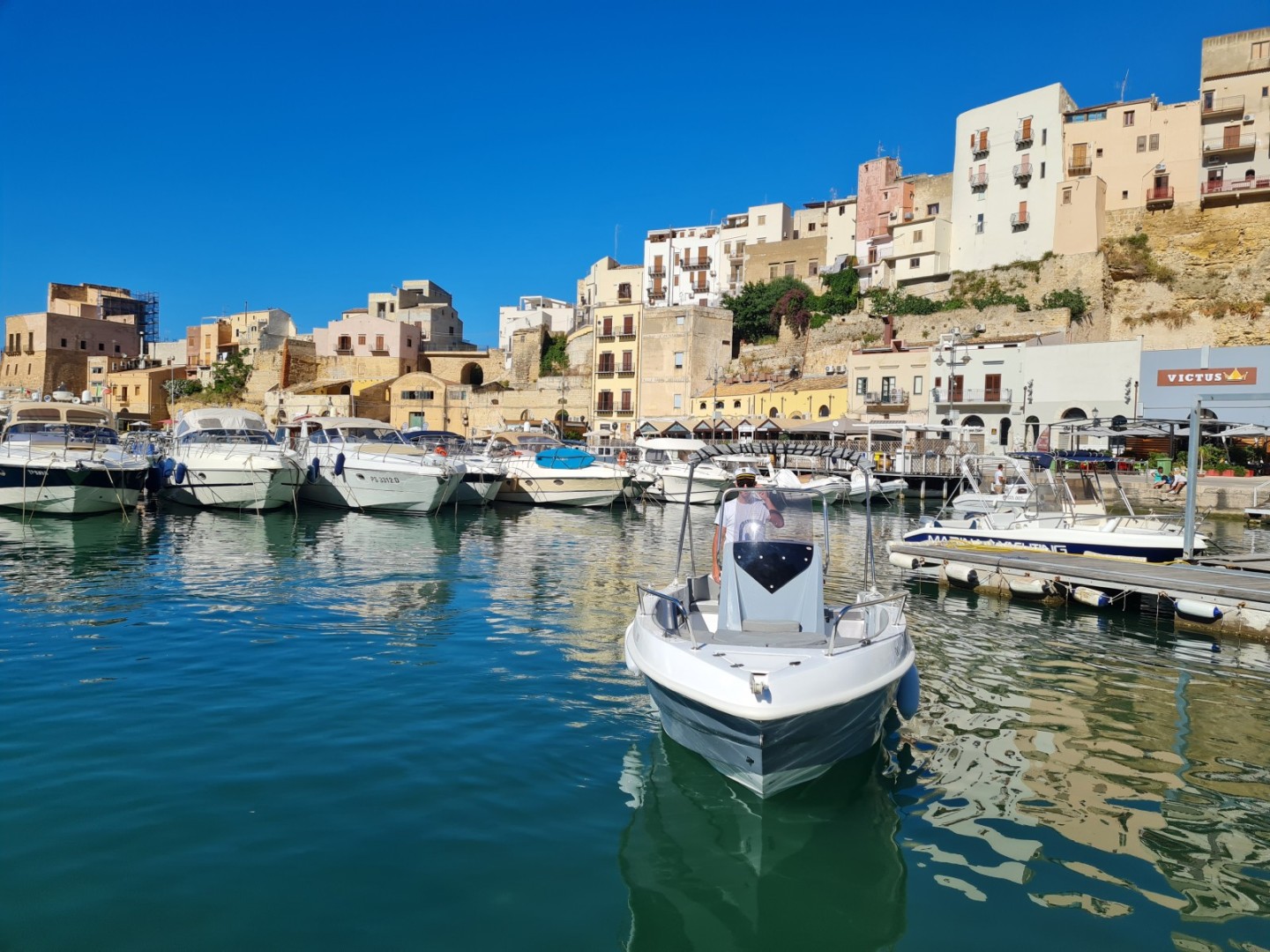 Hire a Motorboat Barqa Q19 in Castellammare del Golfo (Barqa q19 002 ...