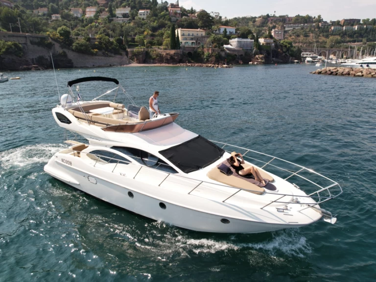 Hire a Azimut Azimut 43 Fly Mandelieu-la-Napoule