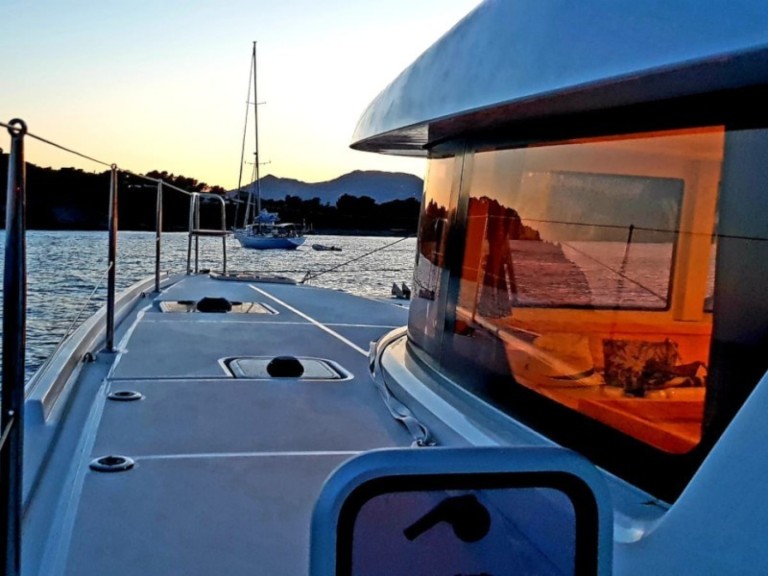 Hire Catamaran Lagoon with a boat licence