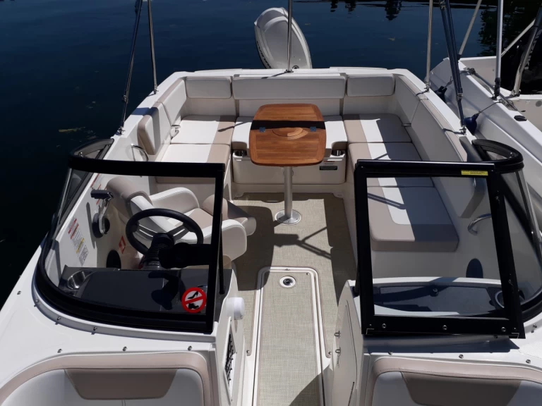 Yacht charter Chindrieux - Bayliner VR4OE on SamBoat