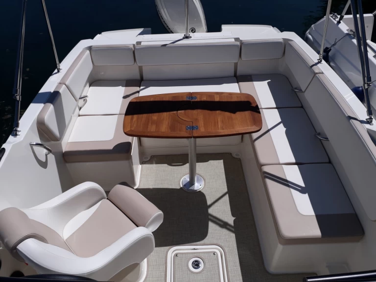 Hire a Bayliner VR4OE Chindrieux