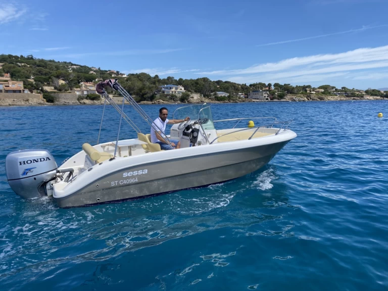 Hire Motorboat Sessa Marine with a boat licence