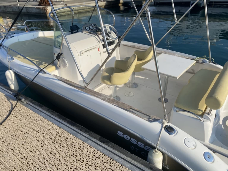 Motorboat to hire Fréjus at the best price