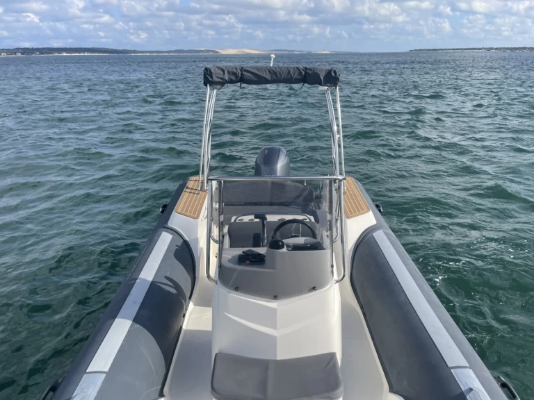 Yacht hire Grand Piquey cheap Capelli 700 Sun