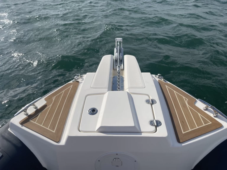 RIB hire in Grand Piquey - Capelli Capelli 700 Sun