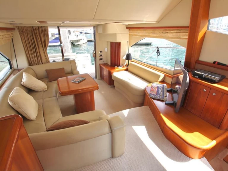 Hire Luxury Yacht with or without skipper Sunseeker Cannes