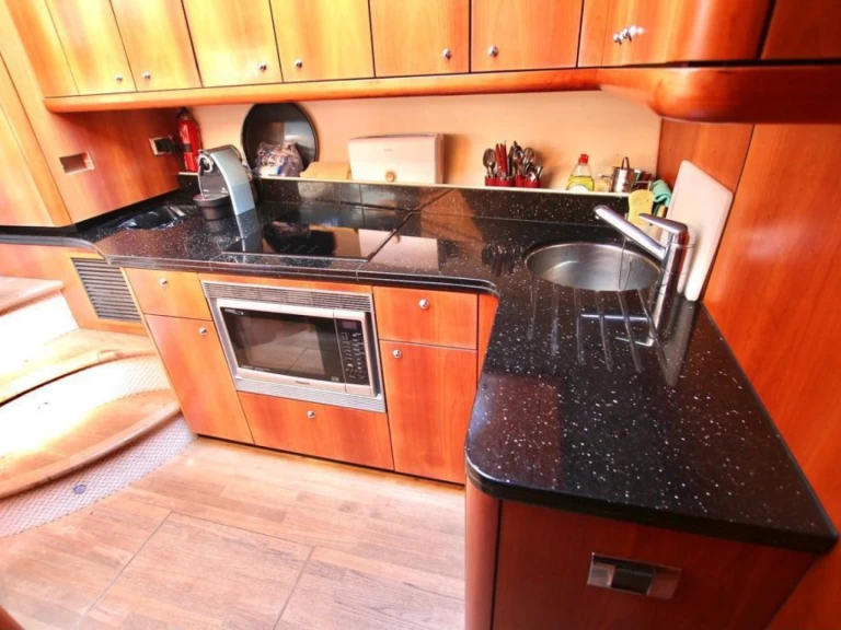 Hire Luxury Yacht Sunseeker with a boat licence