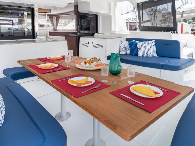 Catamaran hire in Piraeus - Lagoon Lagoon 46