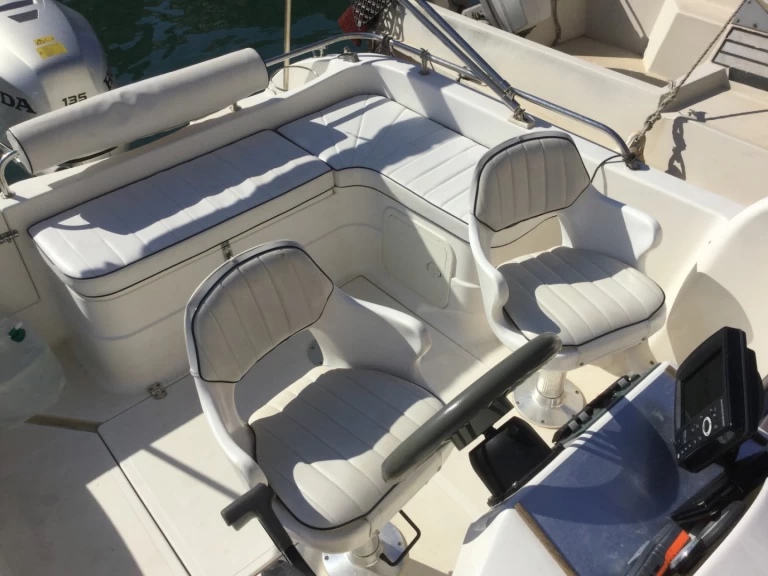 Motorboat hire in Sète - Pacific Craft Pacific Craft 650 WA