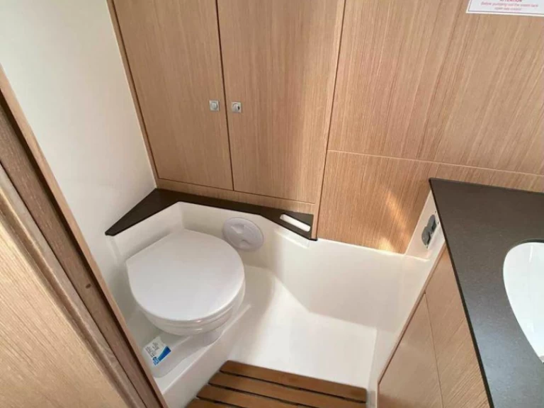 Charter a Bavaria Cruiser 37 in Getxo on Samboat