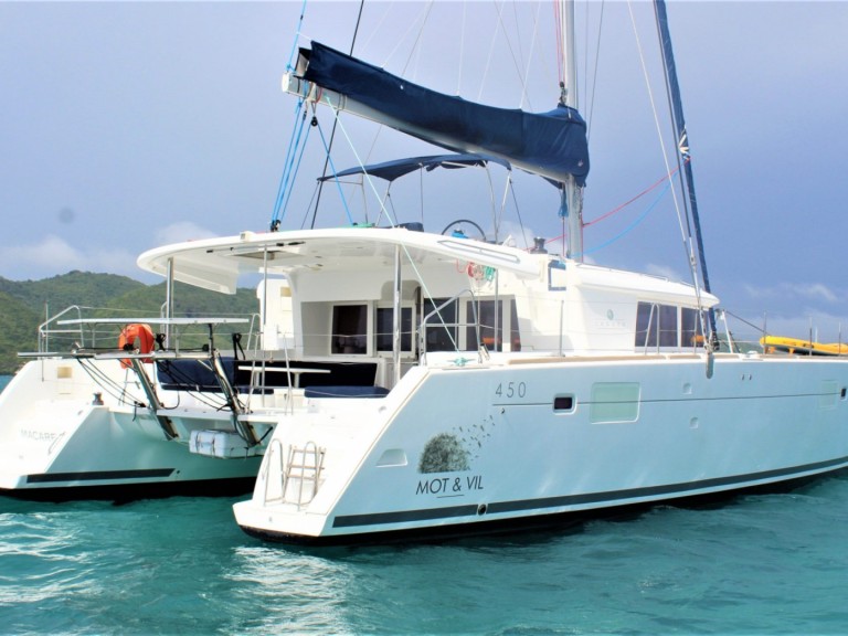 Hire Catamaran Lagoon with a boat licence