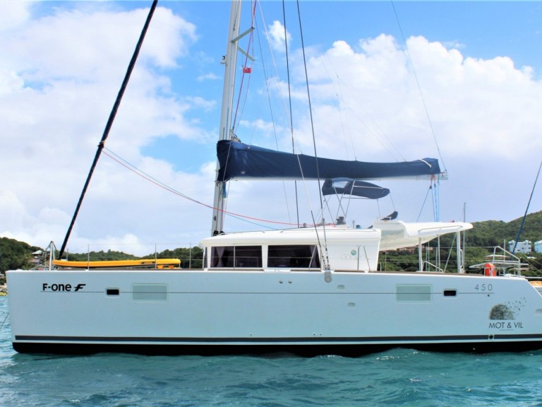 Bénéteau Lagoon 450 F charter bareboat or skippered in  Le Marin