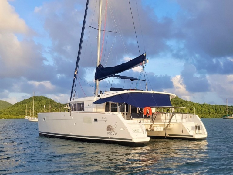 Yacht charter Le Marin - Bénéteau Lagoon 450 F on SamBoat