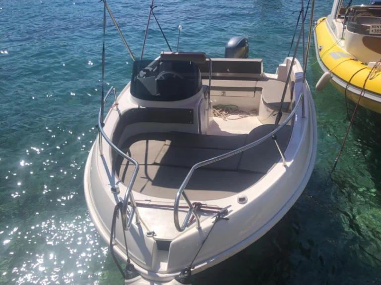 Hire Motorboat Marinello with a boat licence