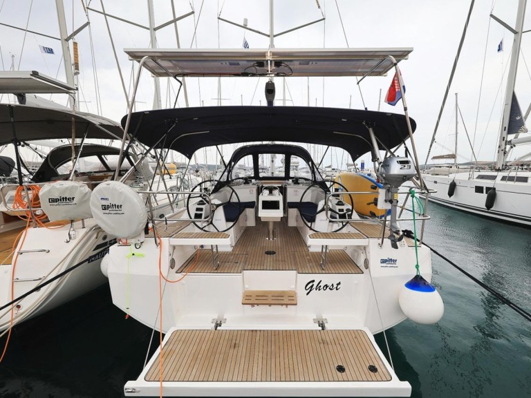 Charter a Bavaria Bavaria C38 in Biograd na Moru on Samboat