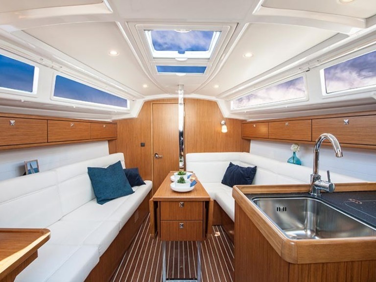 Yacht charter Lelystad - Bavaria Cruiser 33 on SamBoat