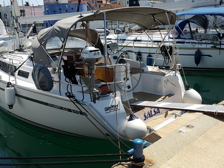 Sailboat hire in Zadar - Bavaria Cruiser 33