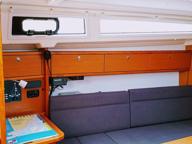 Hire Sailboat Bavaria with a boat licence