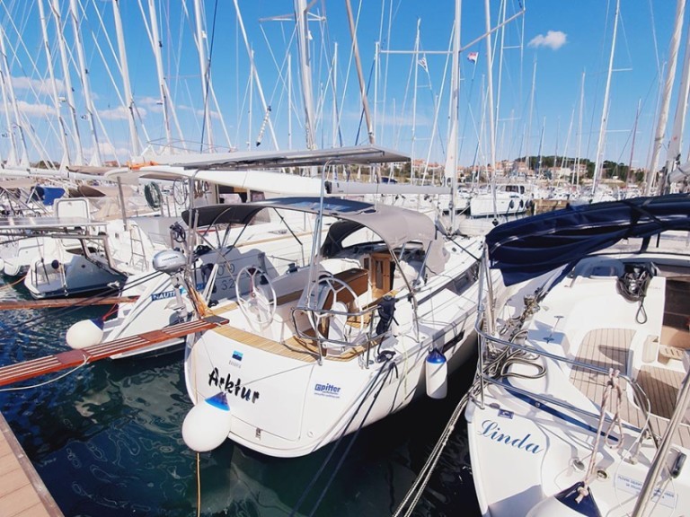 Sailboat to hire Pula at the best price