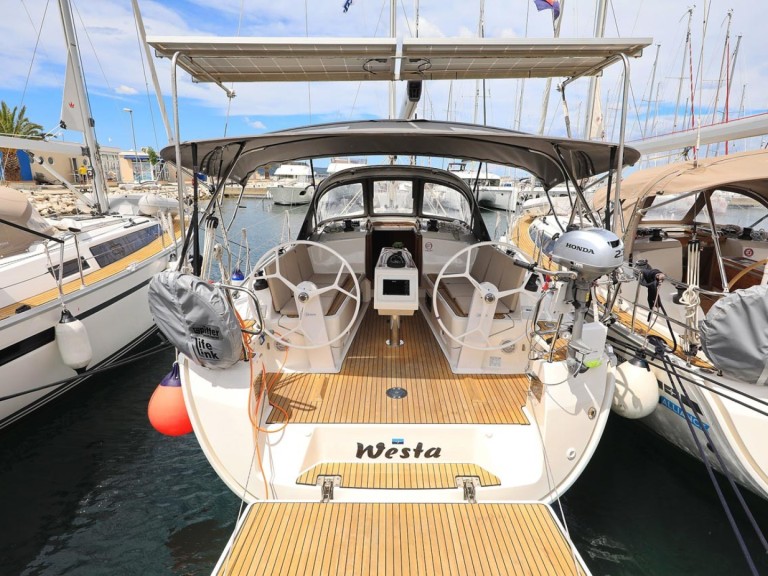 Hire a Bavaria Cruiser 37 Biograd na Moru