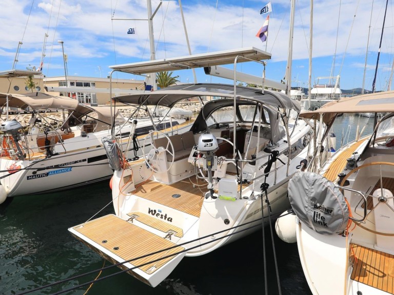 Sailboat hire in Biograd na Moru - Bavaria Cruiser 37