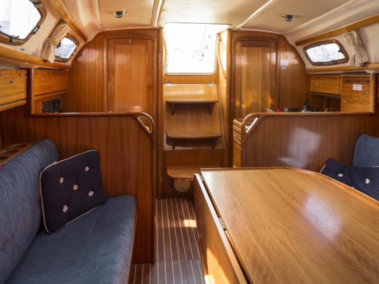 Charter a Bavaria Bavaria 30 Cruiser in Lidingö on Samboat