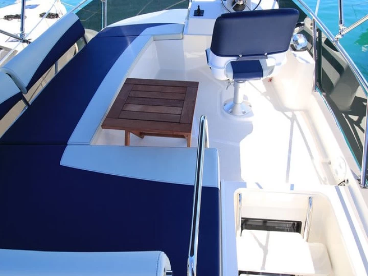 Hire a Delphia Platinum 989 Fly Kukljica