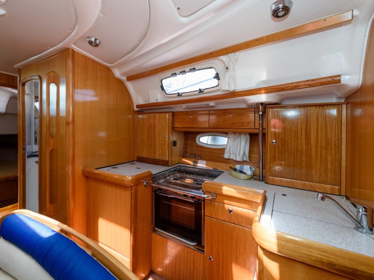 Charter a Bavaria Bavaria 42 Cruiser in Trogir on Samboat