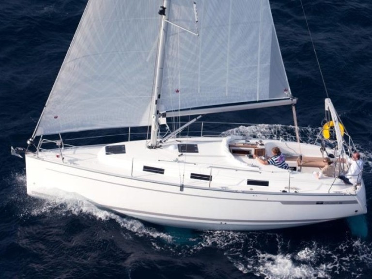 Hire Sailboat Bavaria with a boat licence