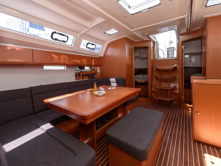 Sailboat hire in Trogir - Bavaria Cruiser 46