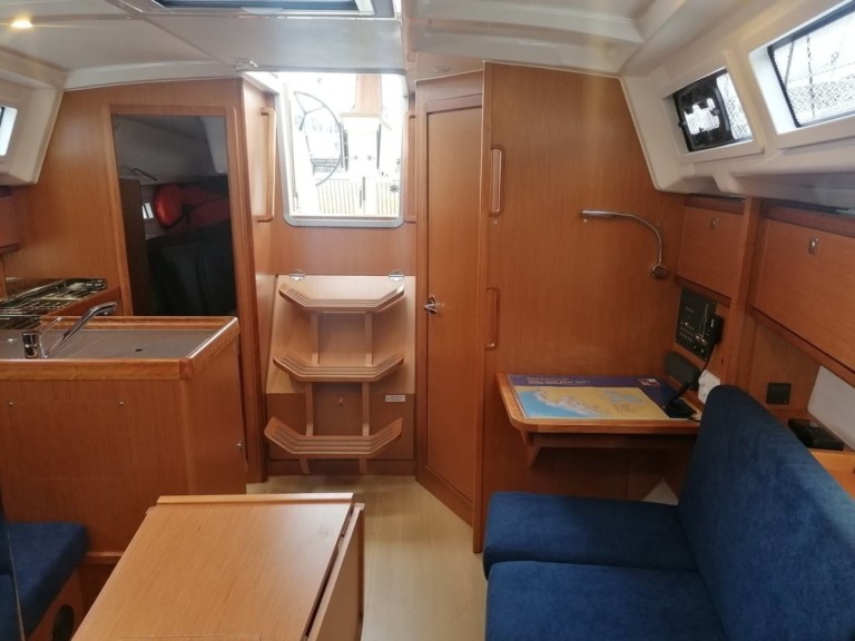 Hire a Bavaria Cruiser 34 Pula