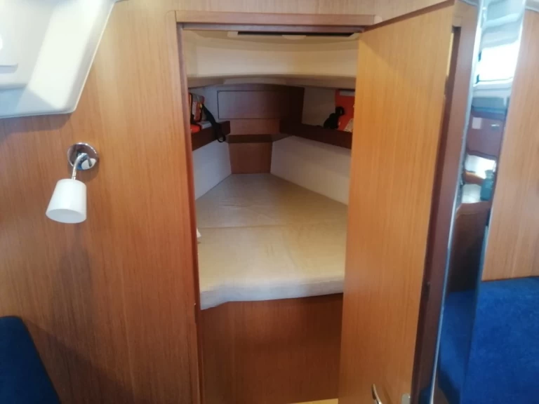 Charter a Bavaria Cruiser 34 in Pula on Samboat