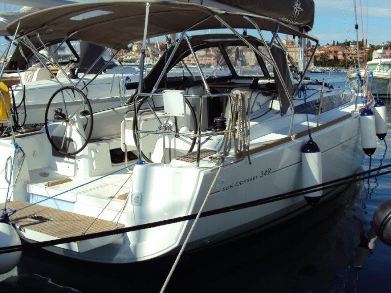 Yacht hire Pula cheap Sun Odyssey 349