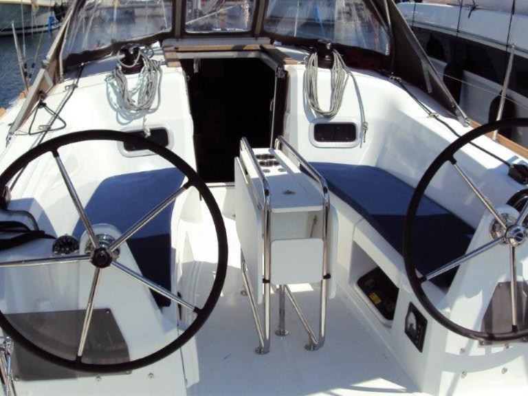 Hire Sailboat with or without skipper Jeanneau Pula