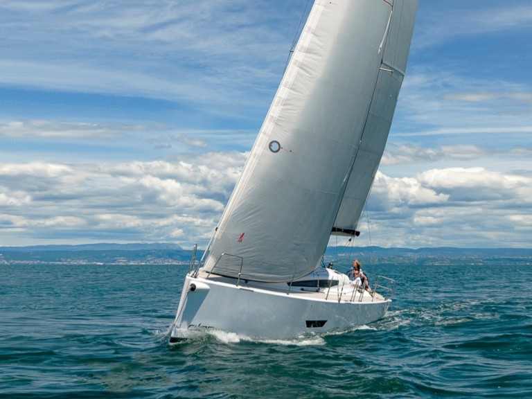 Charter a Elan E5 in Biograd na Moru on Samboat