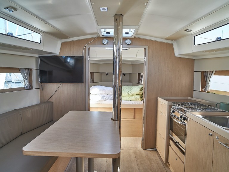 Hire Sailboat Bénéteau with a boat licence